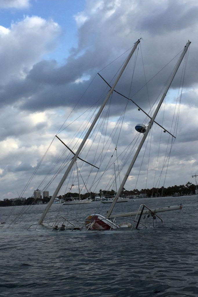Sailboat Sinks Right Before Our Eyes Izula